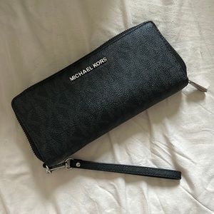 Michael Kors logo continental wallet